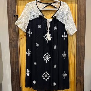 Entro Black & cream Embroidered dress large